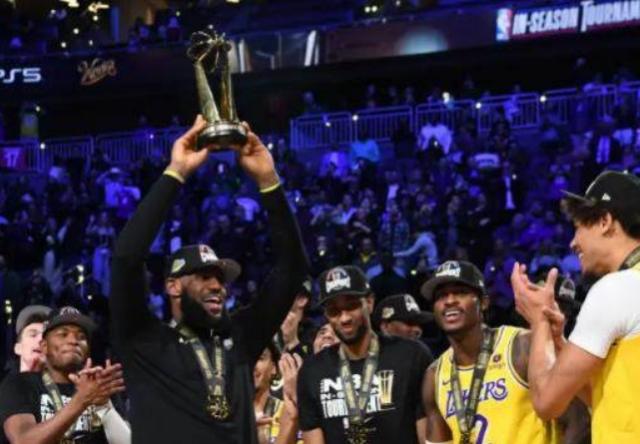 PG电子模拟器试玩在线-赛季半程开香槟的湖人 正向附加赛区域迅猛坠落